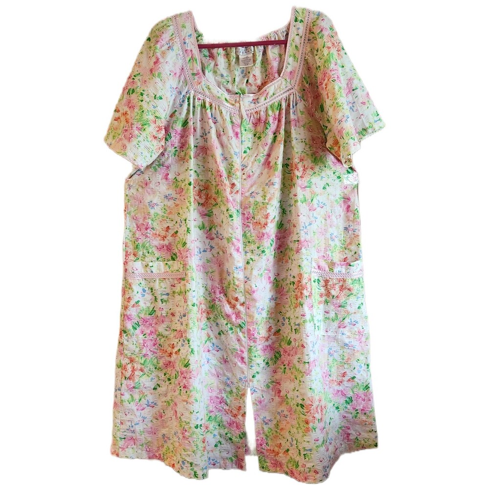 Celestial Dreams Housecoat Size XL Floral Short Sleeve Full Zip Grannycore Robe